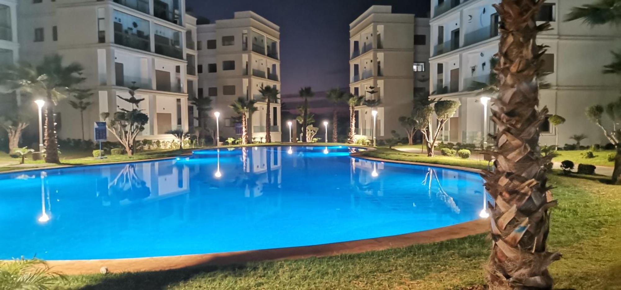 Grand Appartement Vue Golf A 2 Min De La Plage Bouznika ภายนอก รูปภาพ
