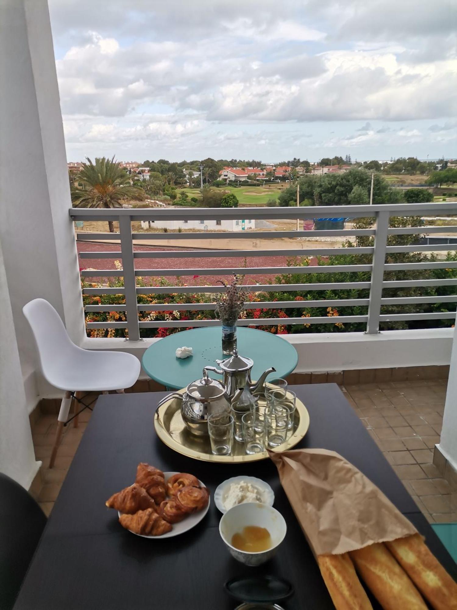 Grand Appartement Vue Golf A 2 Min De La Plage Bouznika ภายนอก รูปภาพ